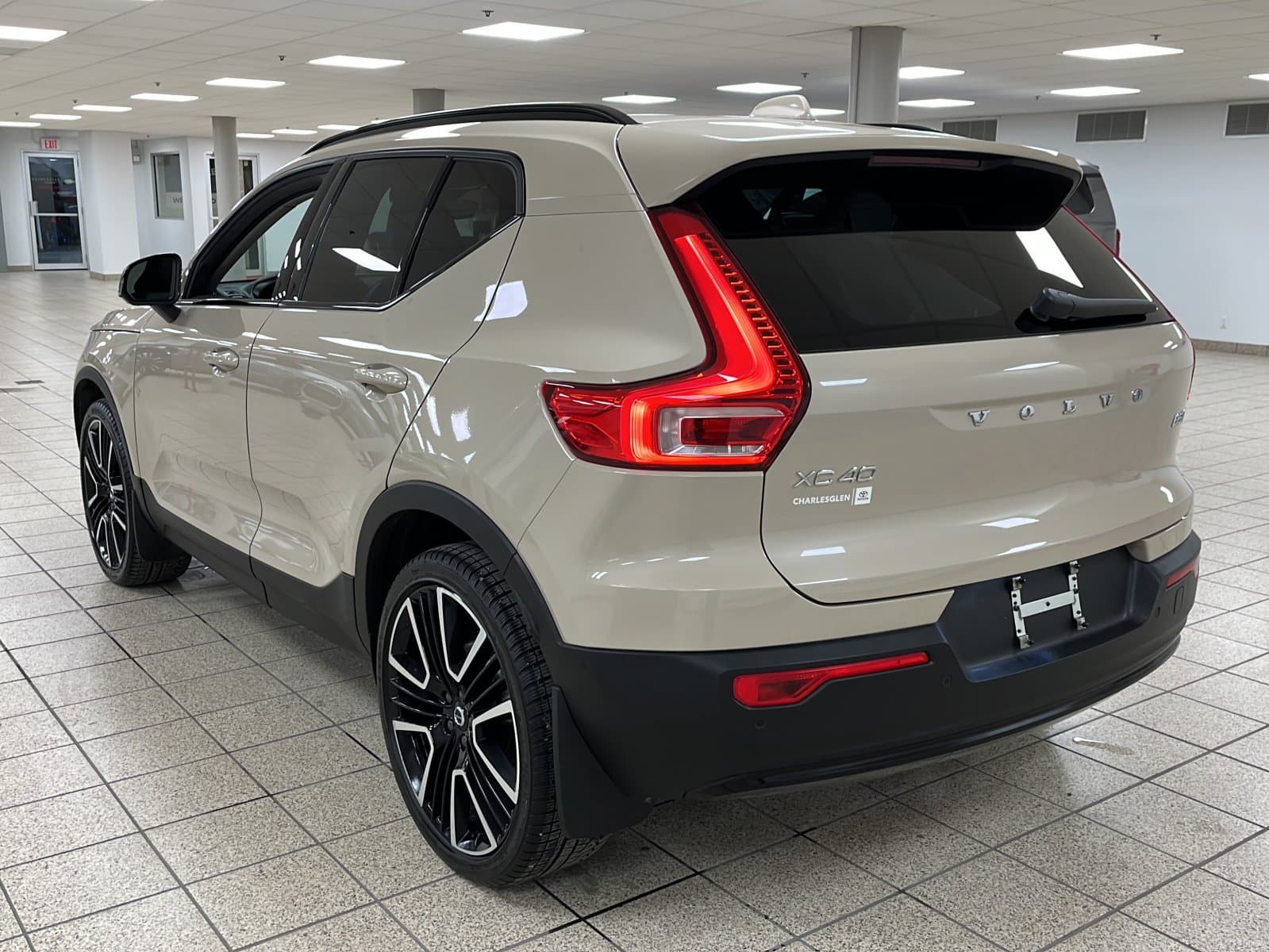 Volvo XC40 2025 — photo 5