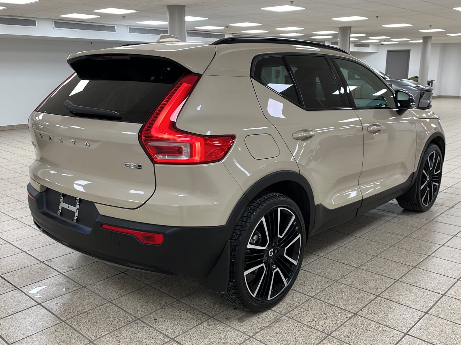 Volvo XC40 2025 — photo 7