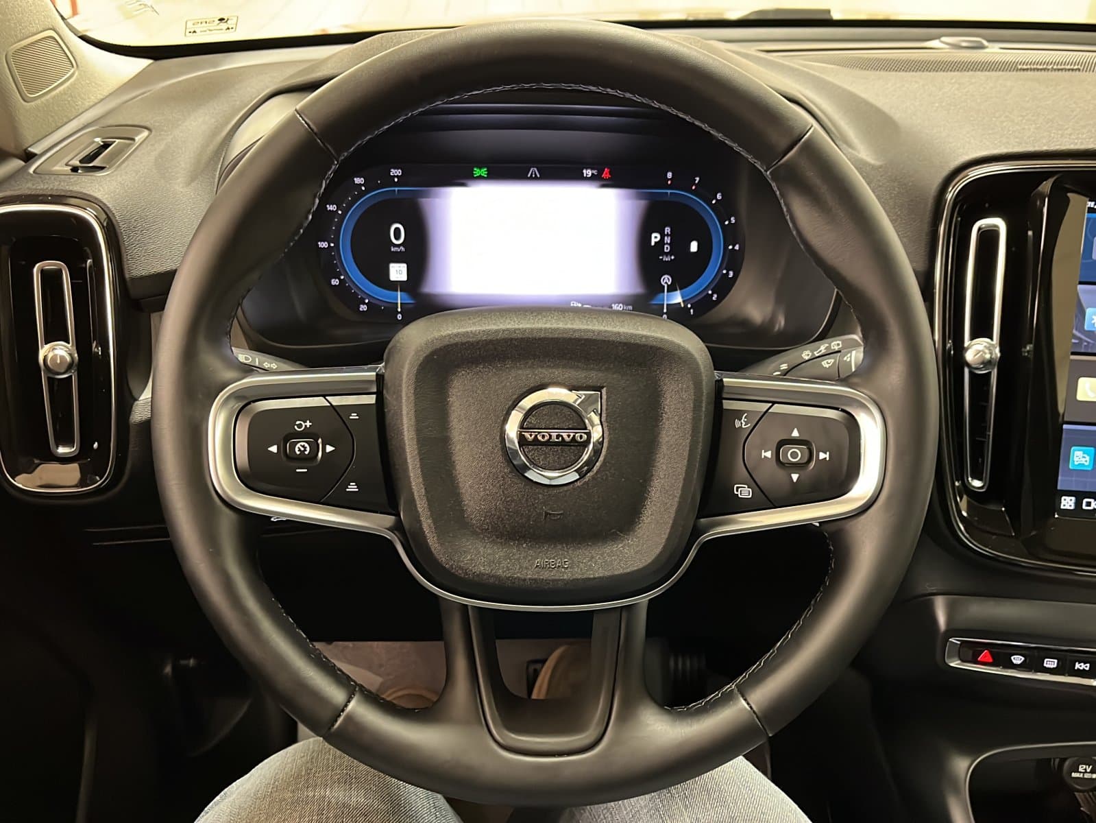 Volvo XC40 2025 — photo 11