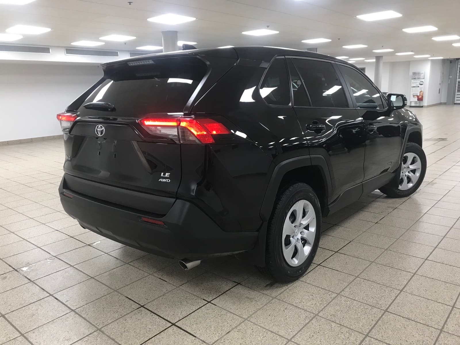 Toyota RAV4 2025 — photo 8