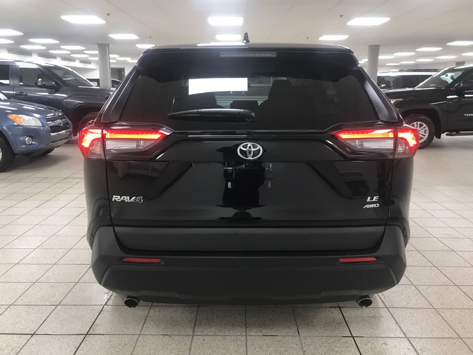 Toyota RAV4 2025 — photo 9