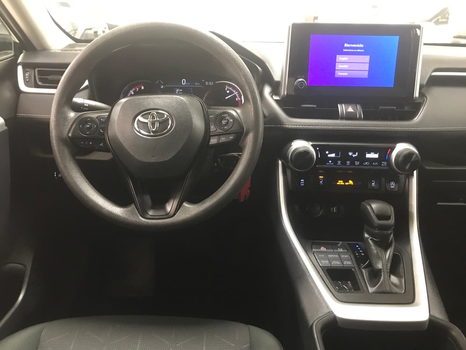 Toyota RAV4 2025 — photo 17