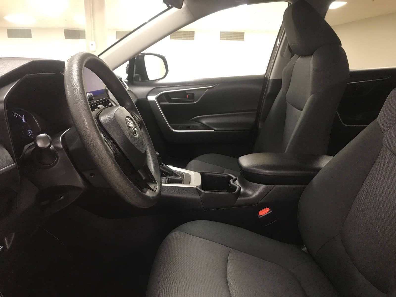 Toyota RAV4 2025 — photo 18