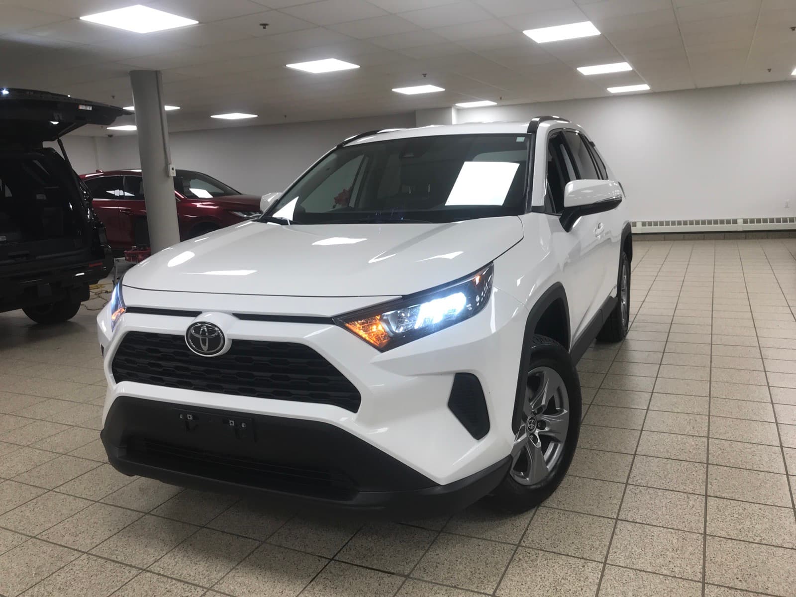 Toyota RAV4 2025 — photo 4