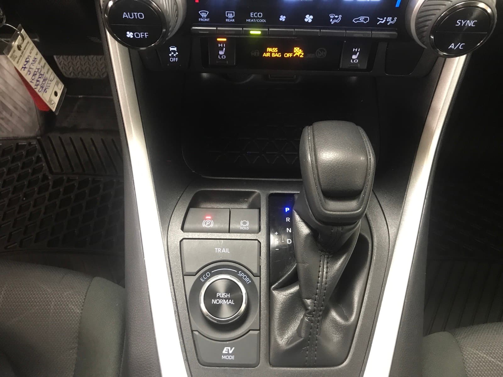Toyota RAV4 2025 — photo 15