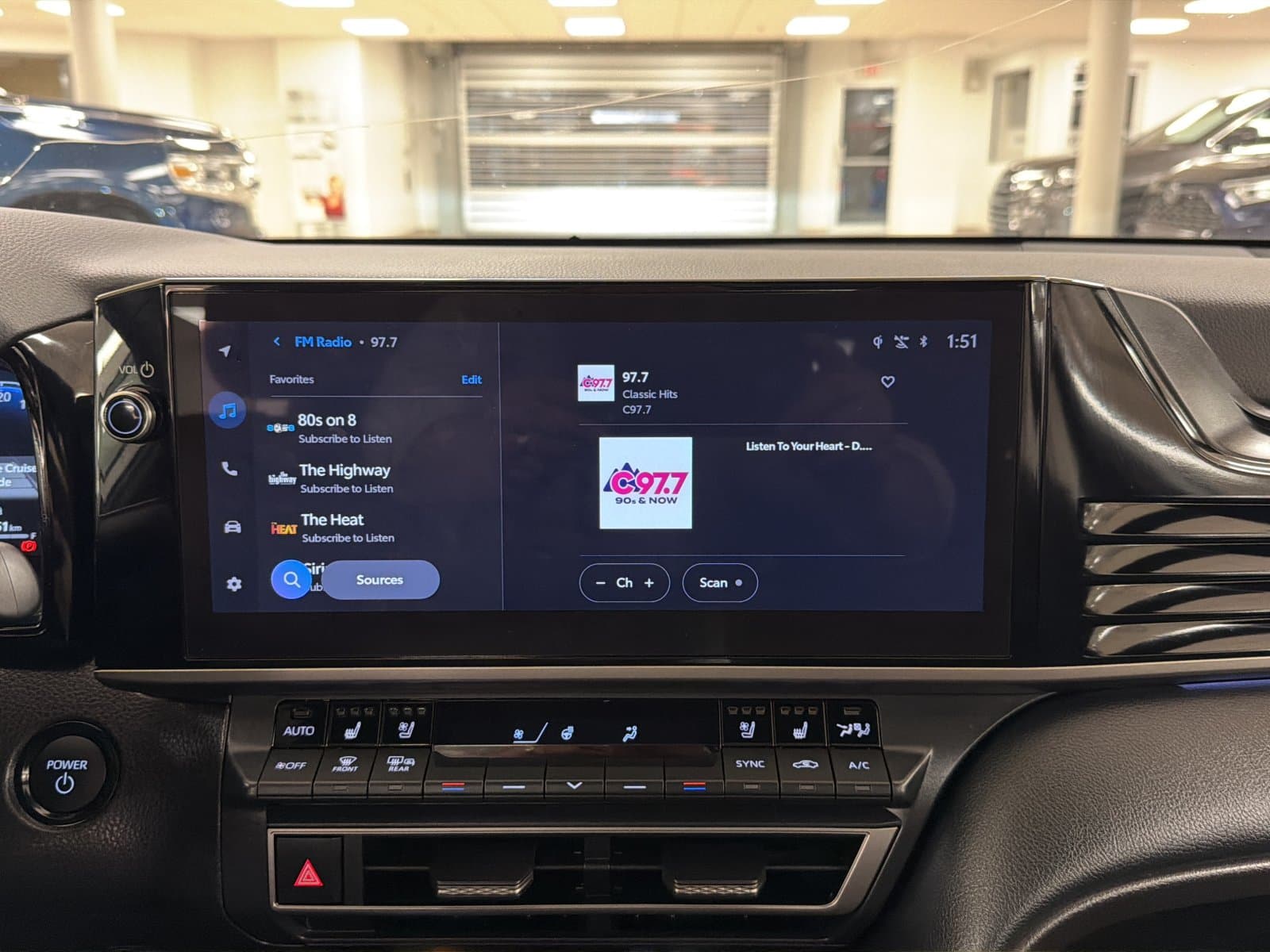 Toyota Camry 2026 — photo 18