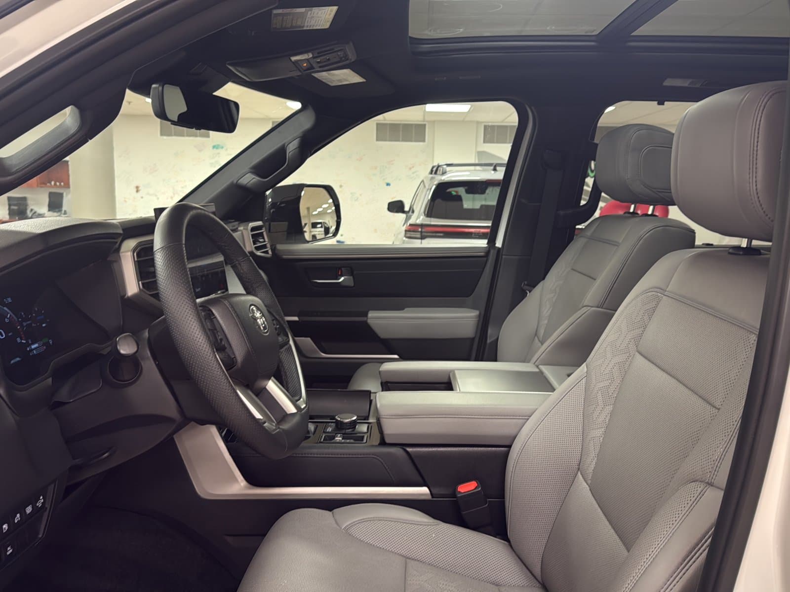Toyota Sequoia 2025 — photo 17