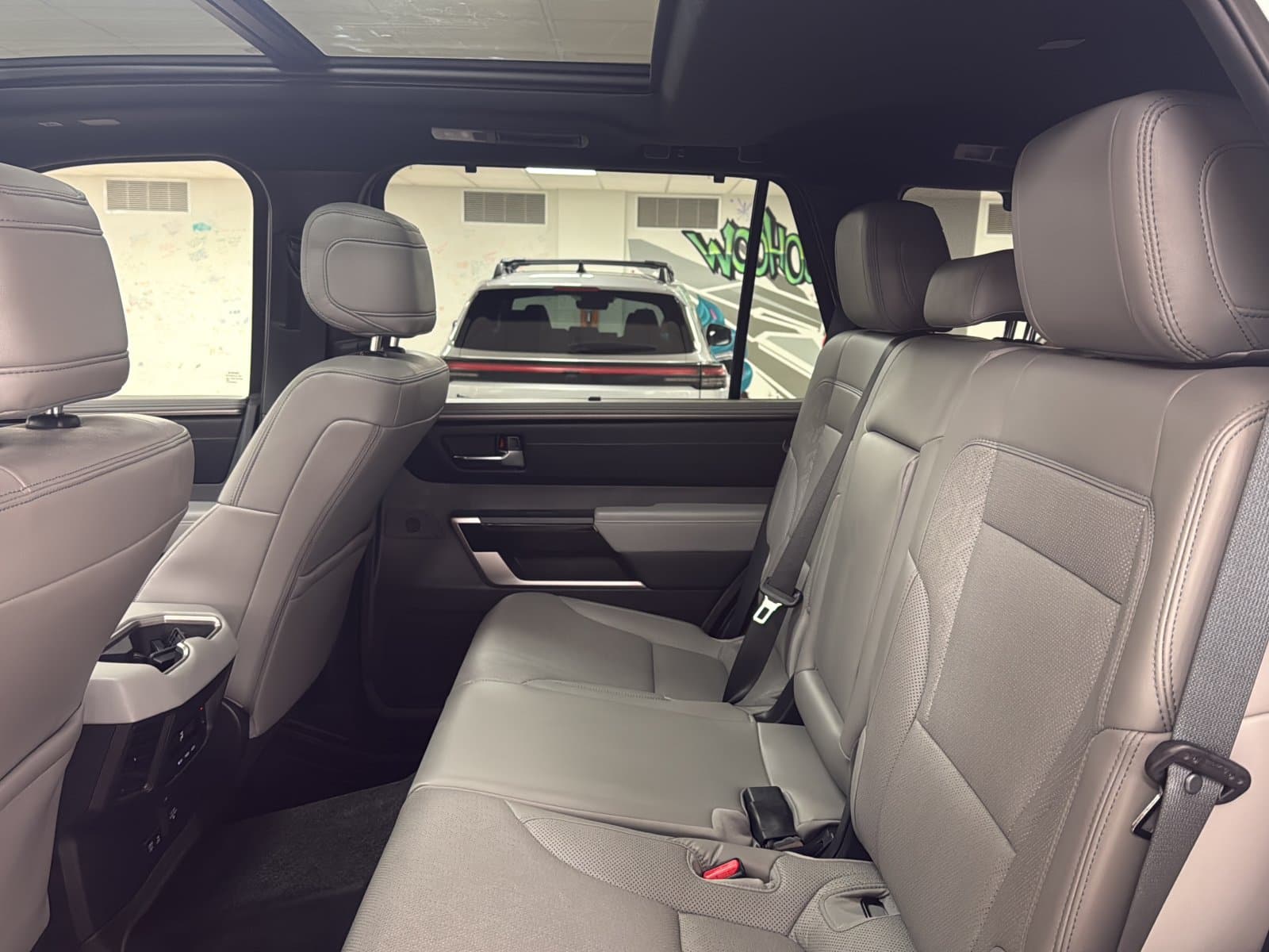 Toyota Sequoia 2025 — photo 18