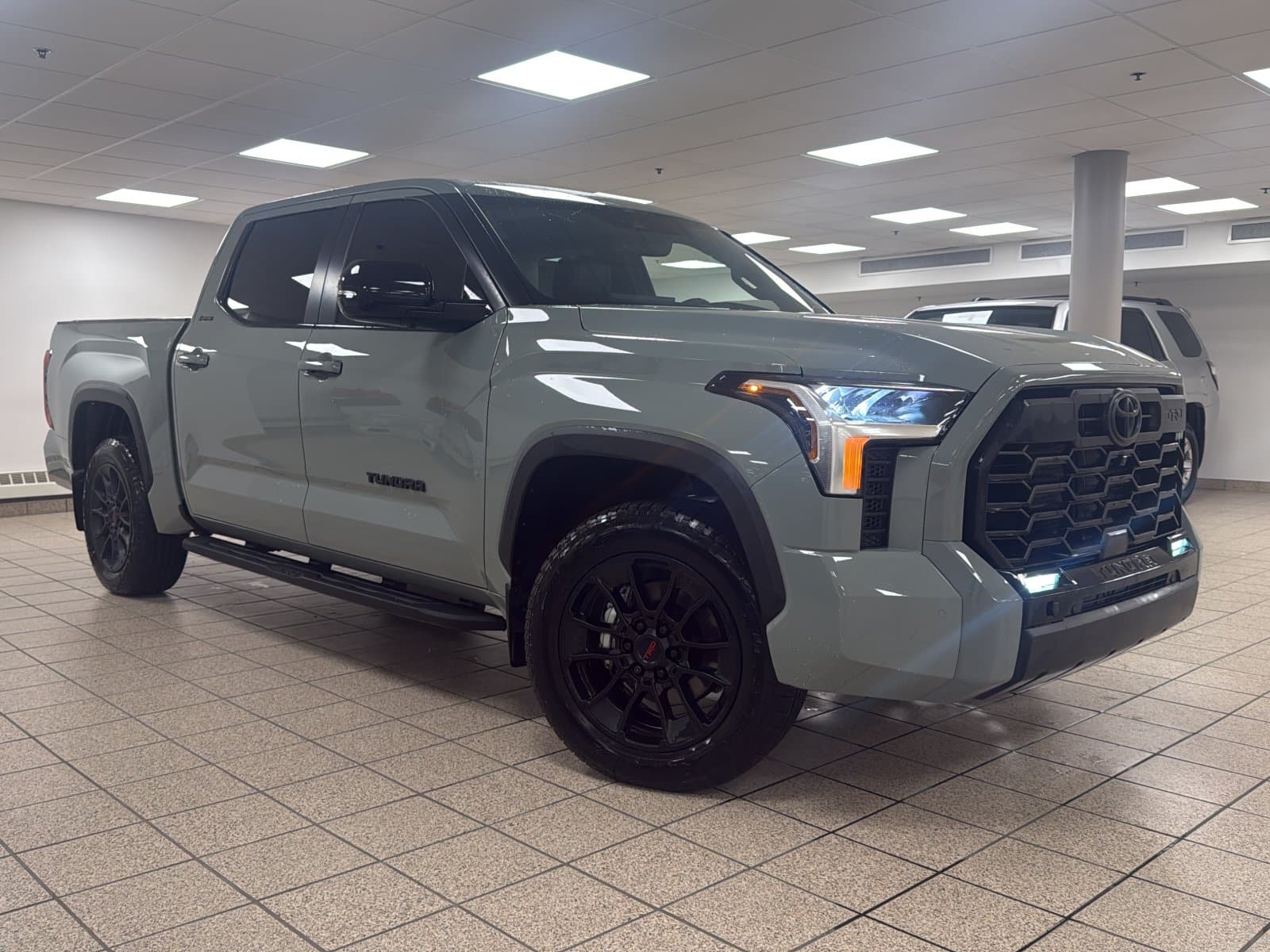 Toyota Tundra 2025 — photo 2
