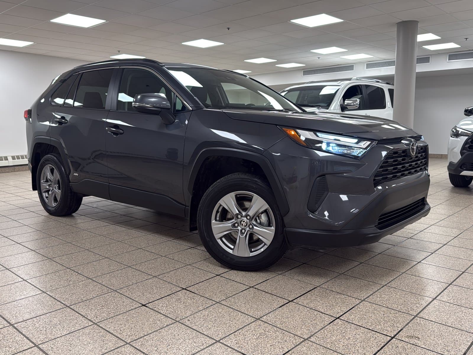 Toyota RAV4 2025 — photo 2