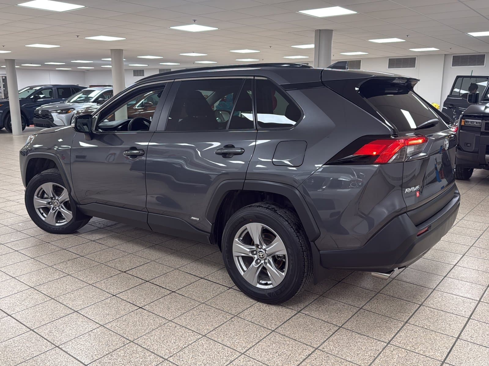 Toyota RAV4 2025 — photo 4