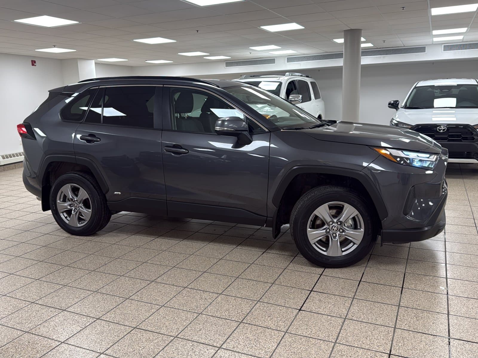 Toyota RAV4 2025 — photo 8