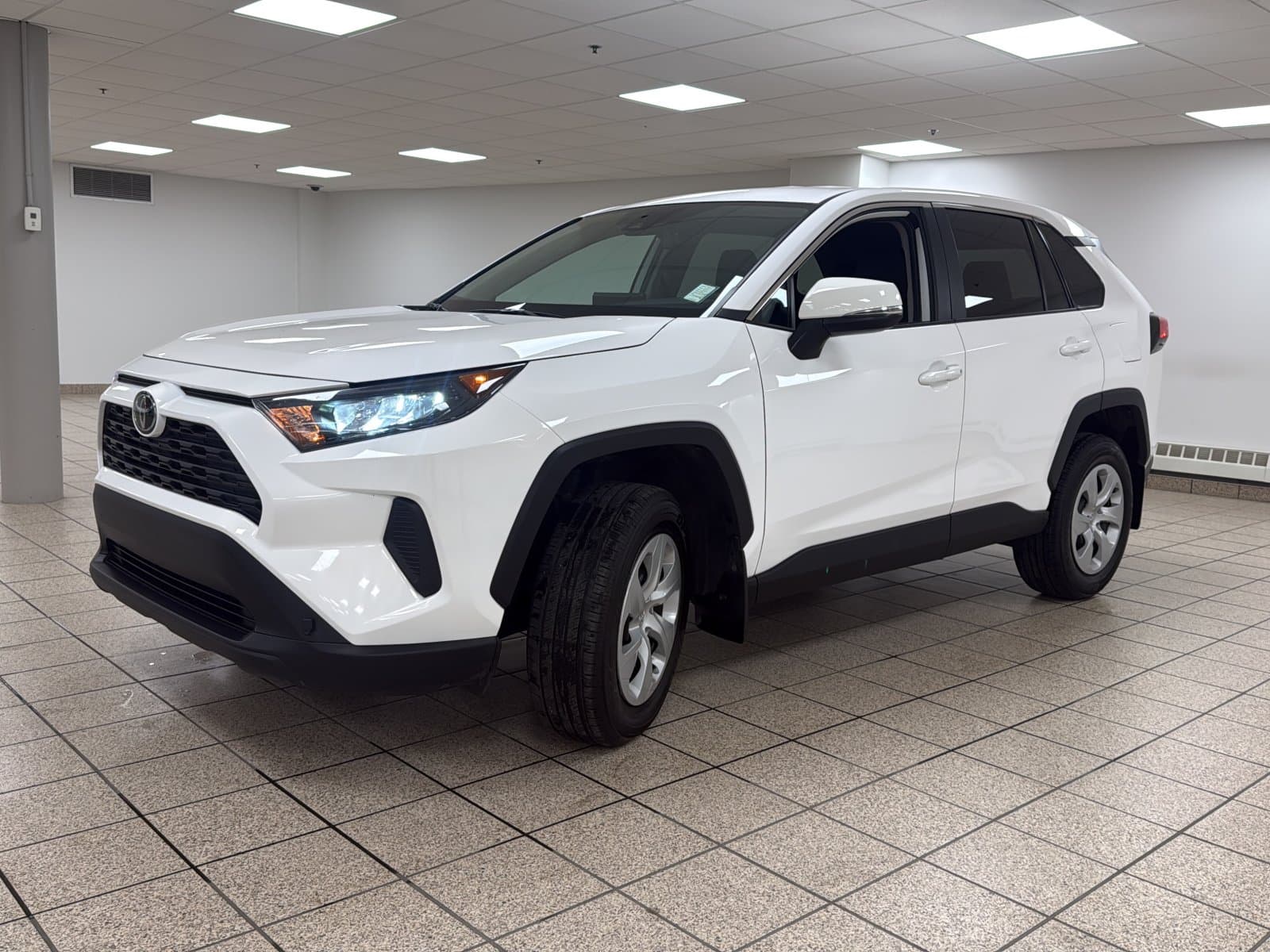 Toyota RAV4 2025 — photo 3