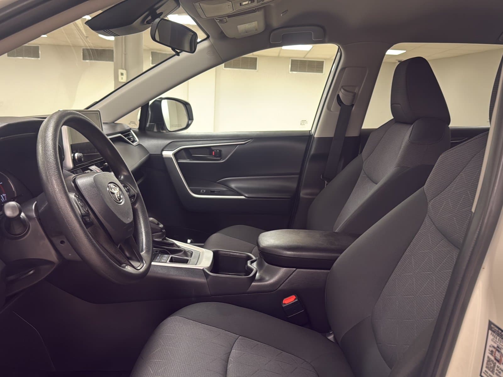Toyota RAV4 2025 — photo 17