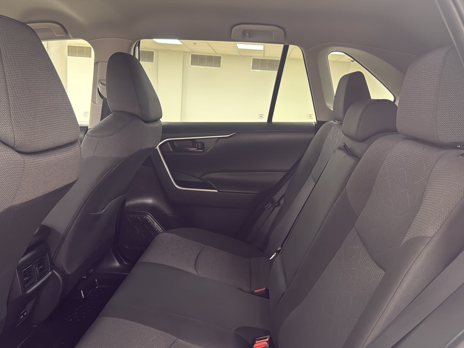 Toyota RAV4 2025 — photo 18
