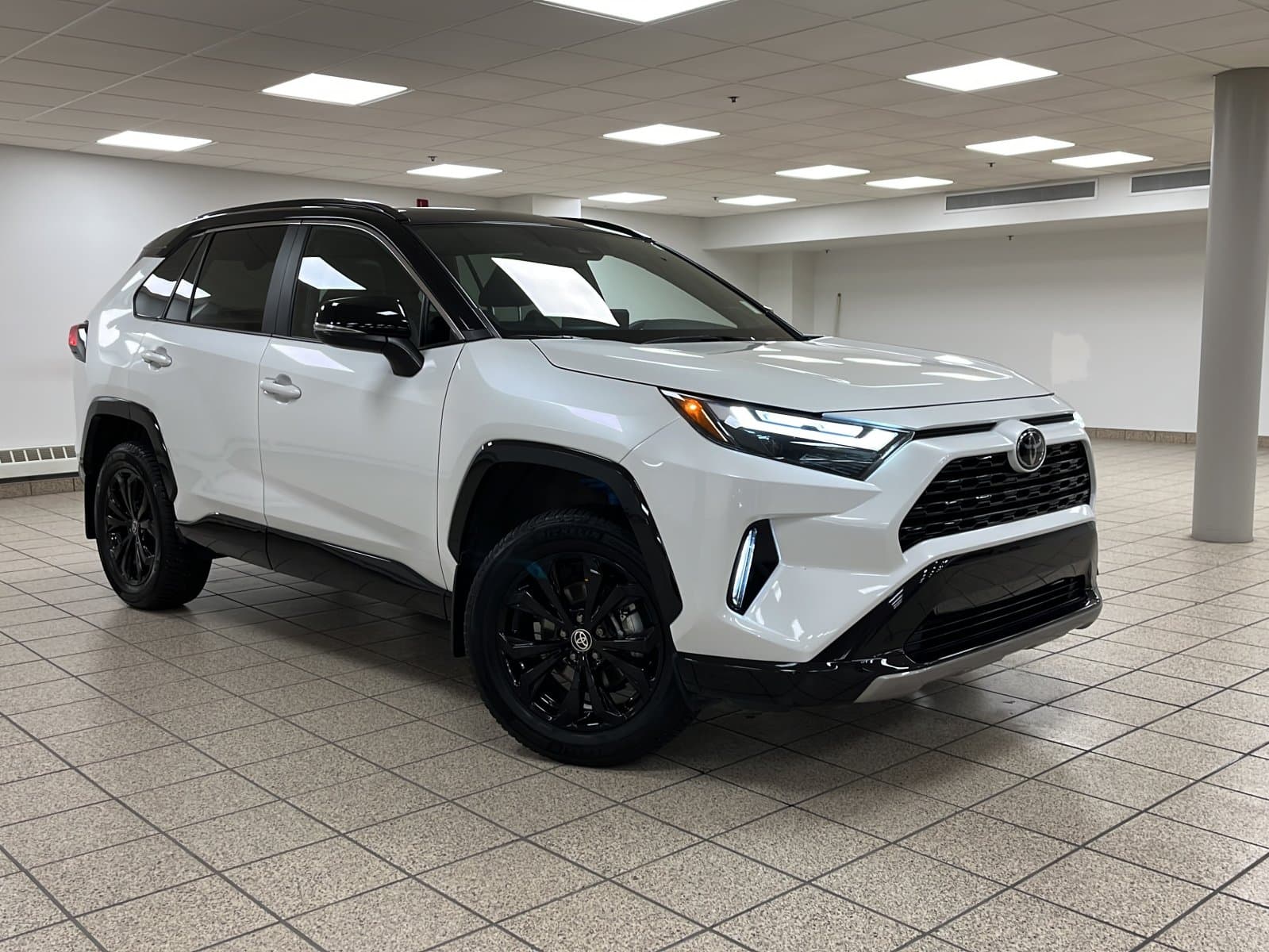 Toyota RAV4 2025 — photo 2