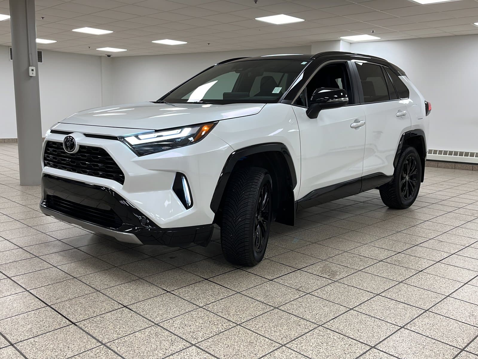 Toyota RAV4 2025 — photo 3