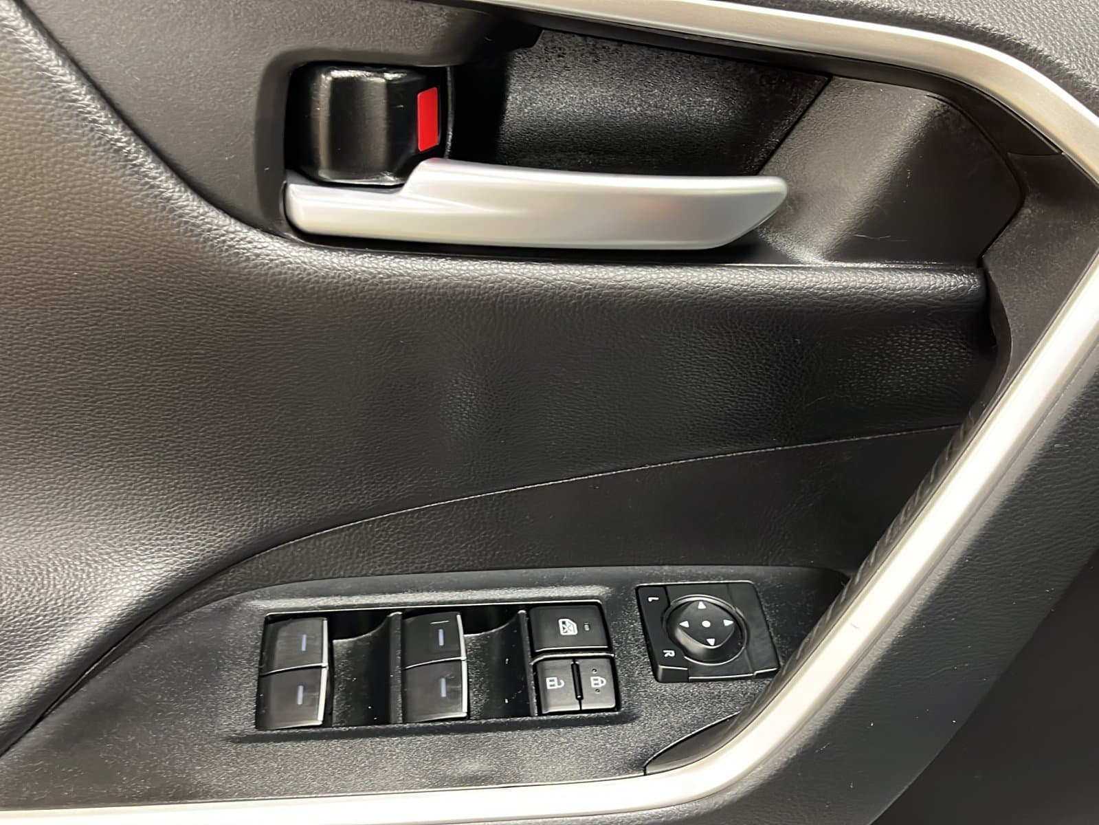 Toyota RAV4 2025 — photo 14