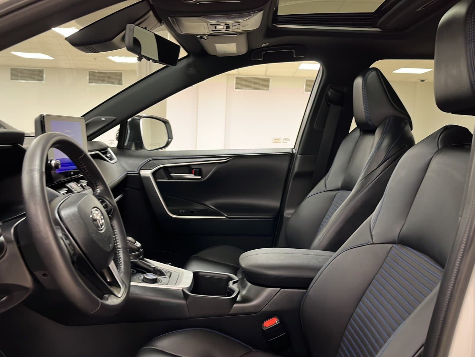 Toyota RAV4 2025 — photo 18