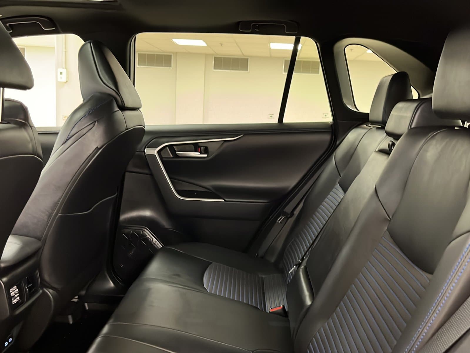 Toyota RAV4 2025 — photo 19