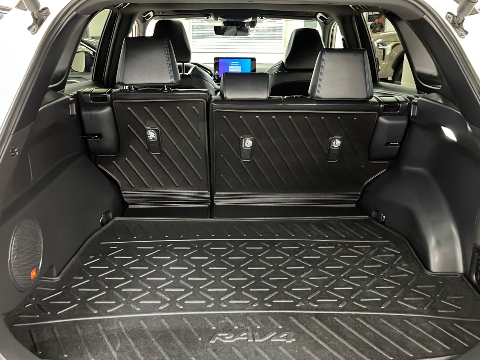 Toyota RAV4 2025 — photo 21