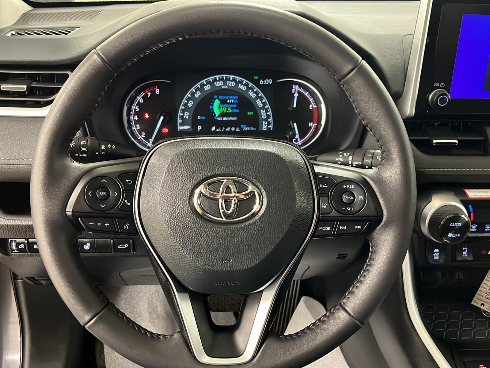 Toyota RAV4 2025 — photo 11