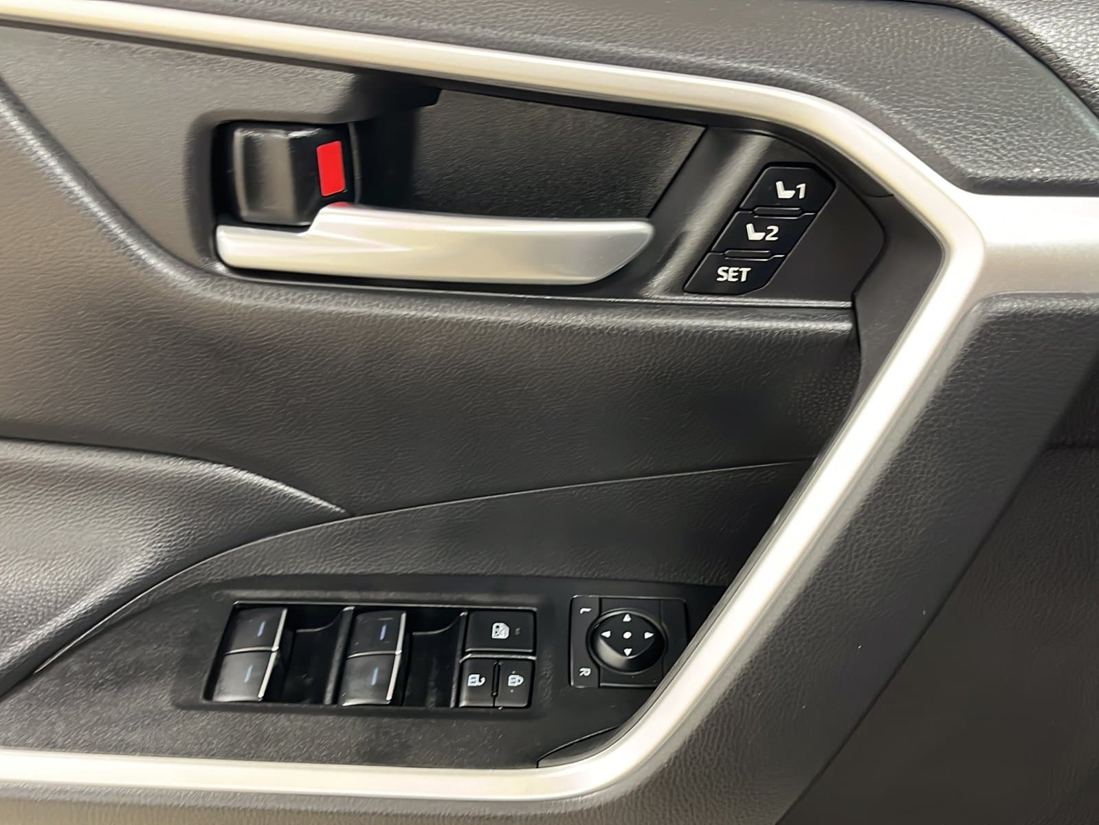 Toyota RAV4 2025 — photo 14