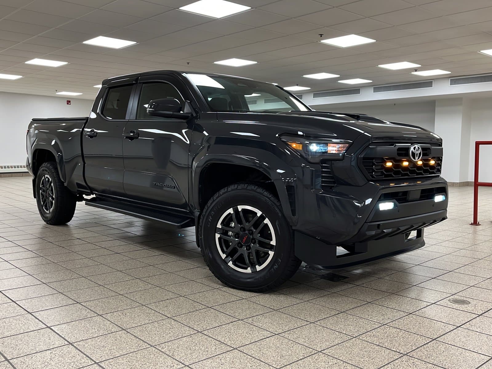 Toyota Tacoma 2025 — photo 2