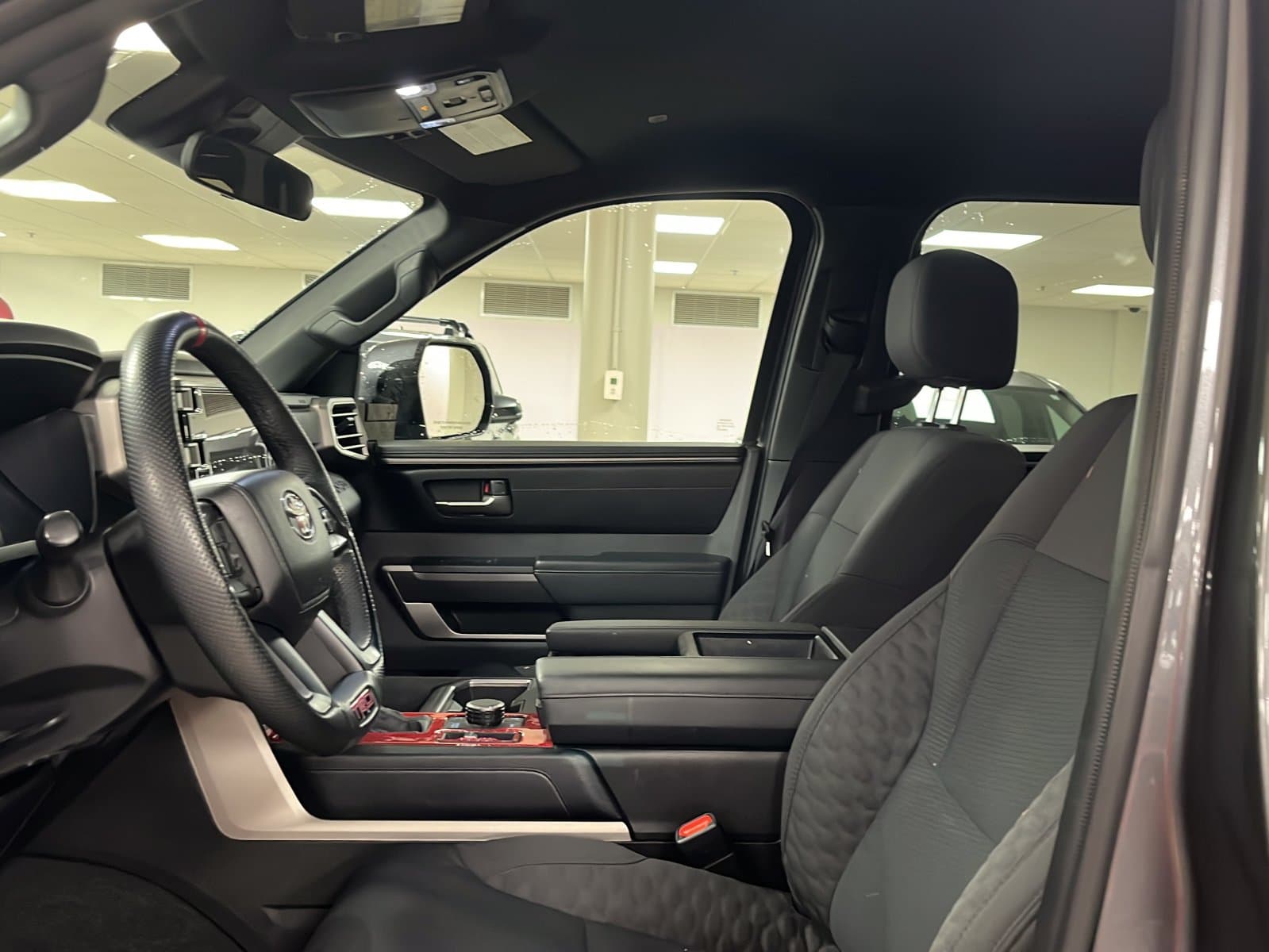 Toyota Tundra 2025 — photo 3
