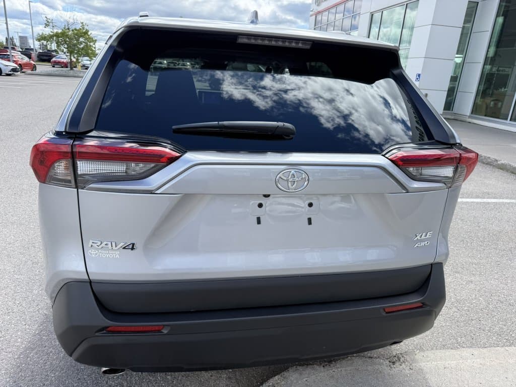Toyota RAV4 2024 — photo 9