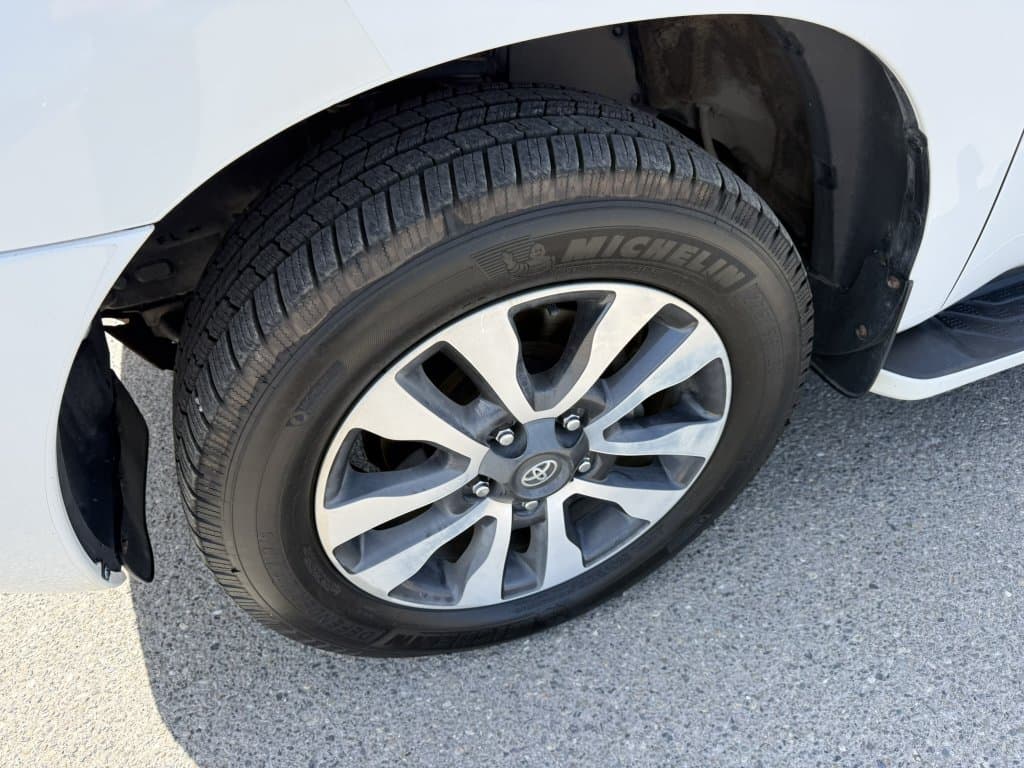 Toyota Sequoia 2018 — photo 7