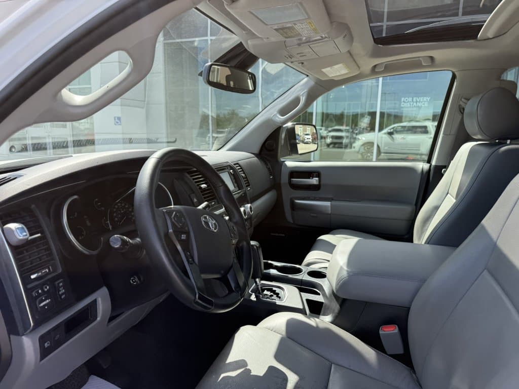 Toyota Sequoia 2018 — photo 10