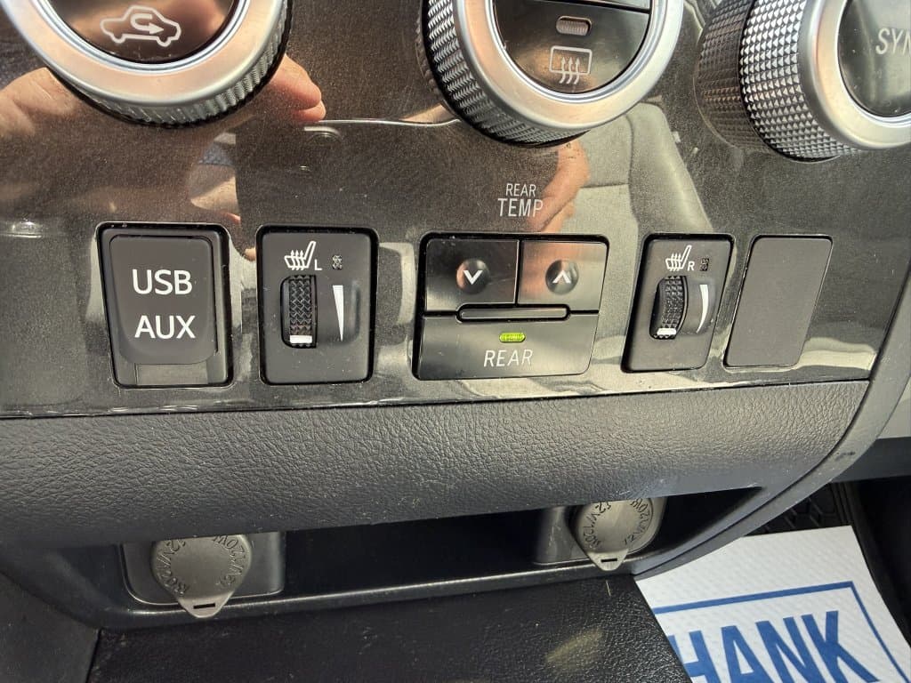 Toyota Sequoia 2018 — photo 14