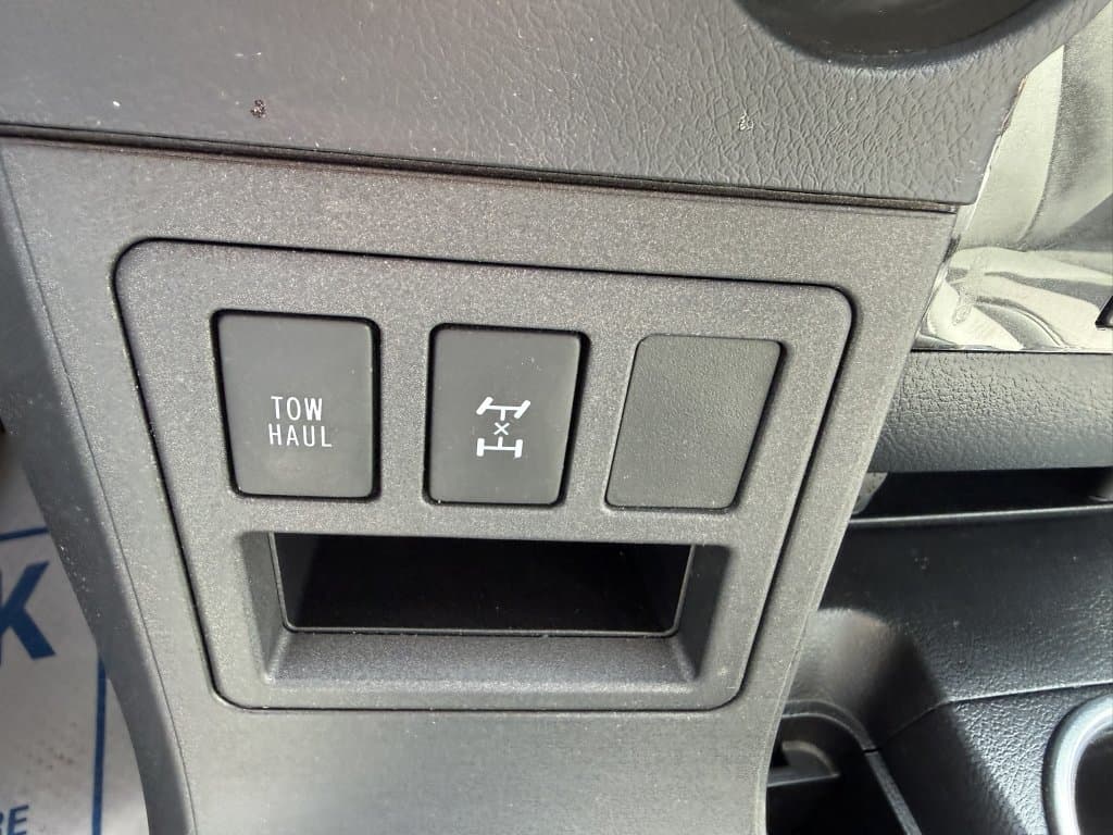 Toyota Sequoia 2018 — photo 15