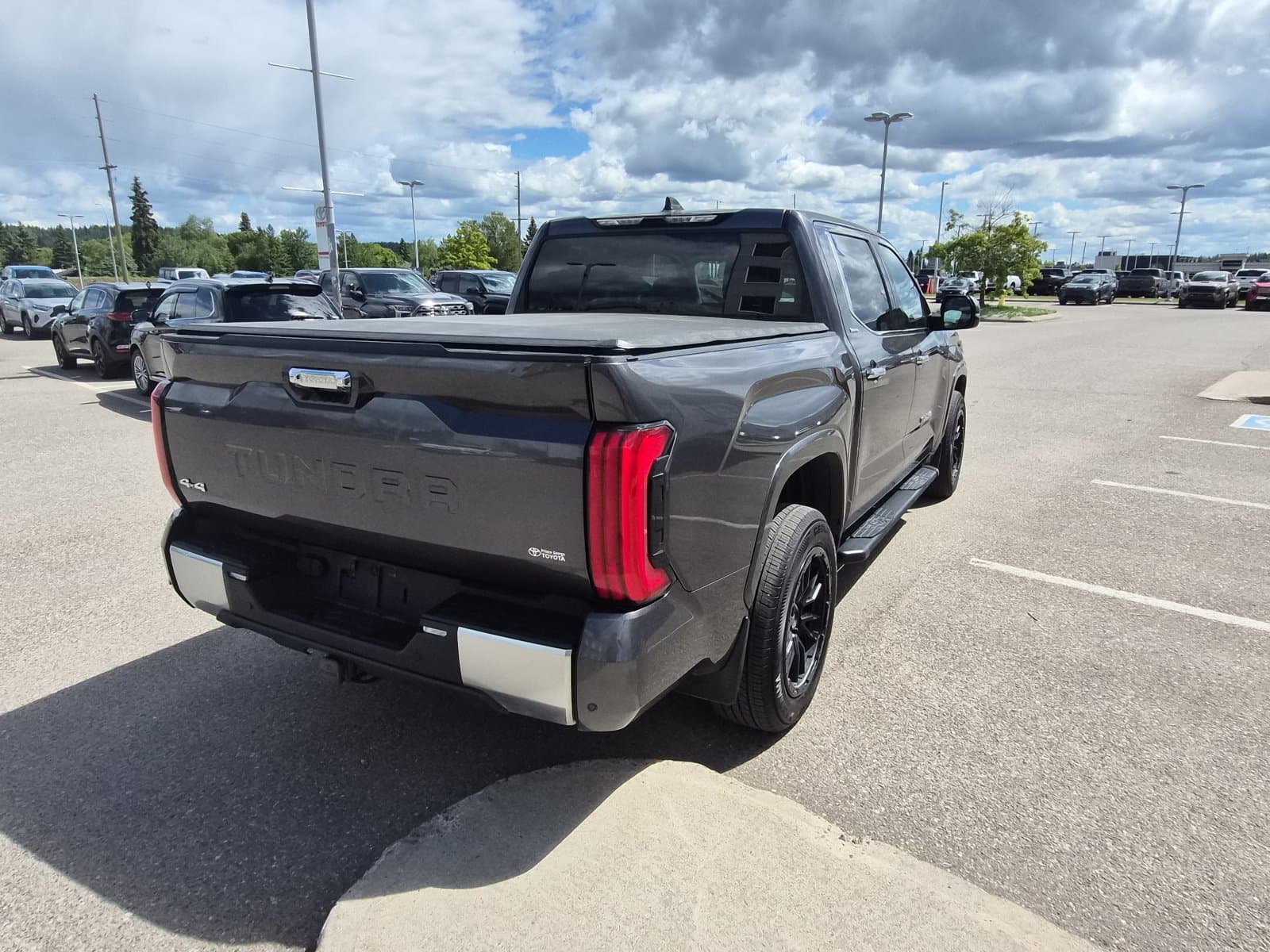 Toyota Tundra 4X4 2022 — photo 6
