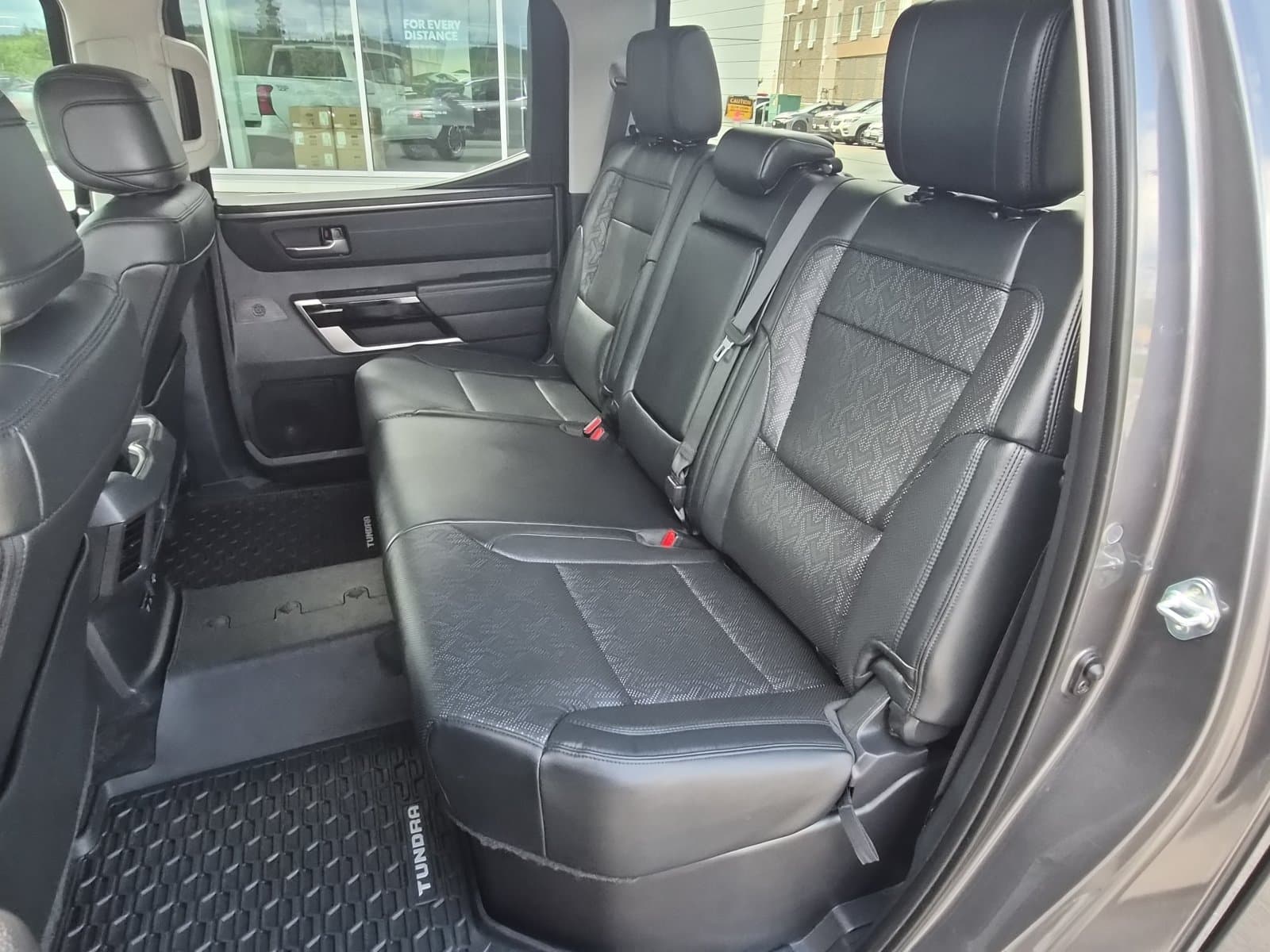 Toyota Tundra 4X4 2022 — photo 23