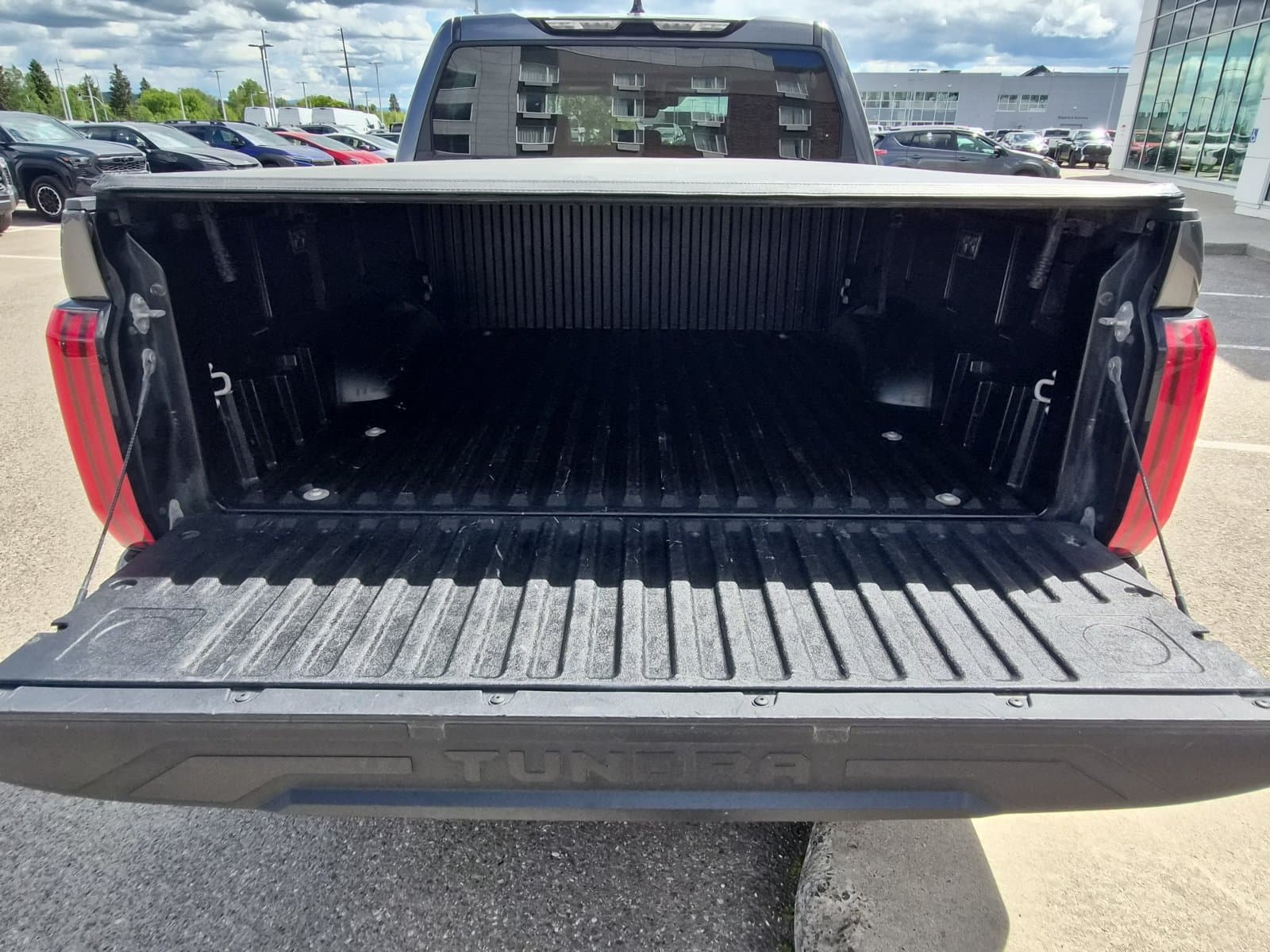 Toyota Tundra 4X4 2022 — photo 25