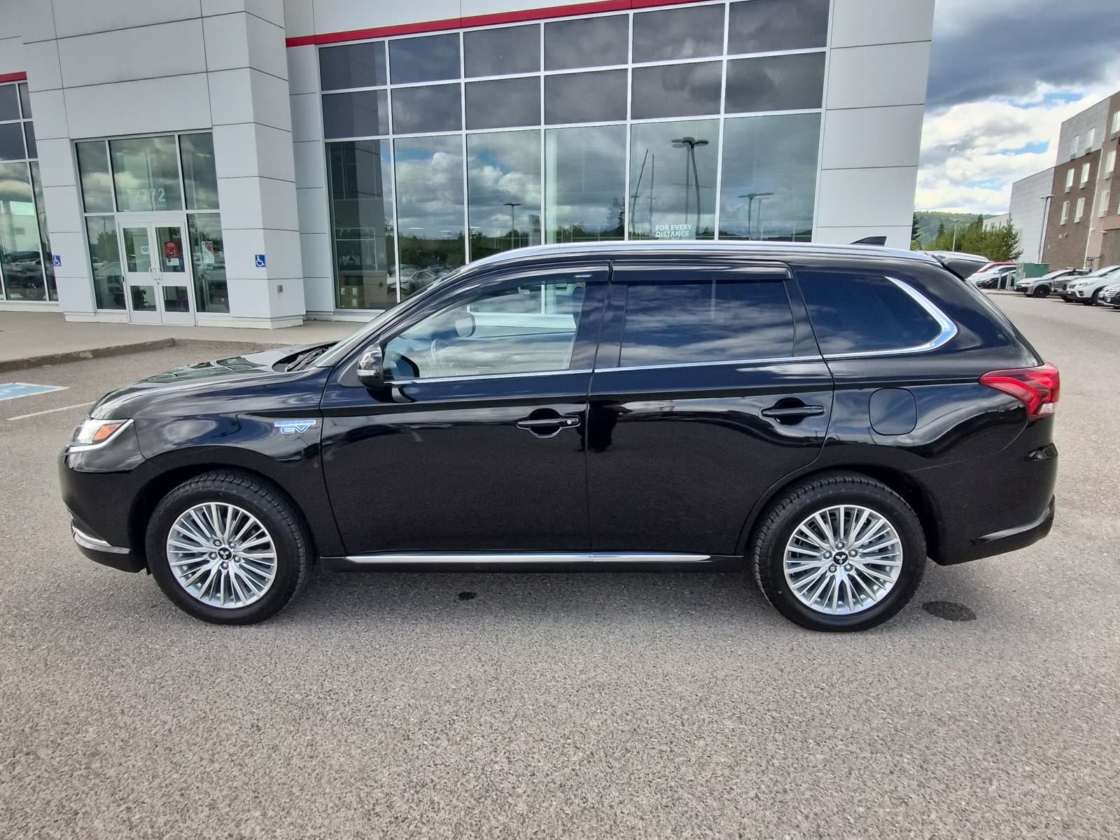 Mitsubishi Outlander PHEV 2019 — photo 3