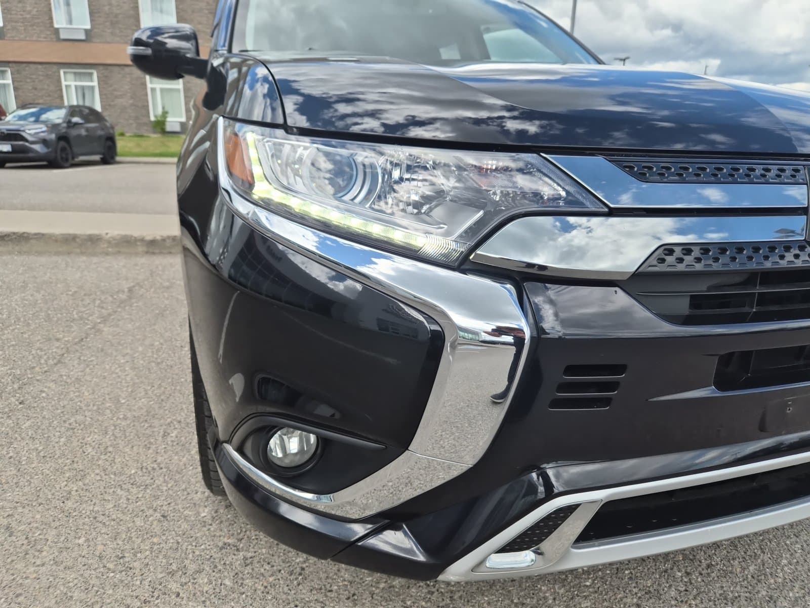 Mitsubishi Outlander PHEV 2019 — photo 12