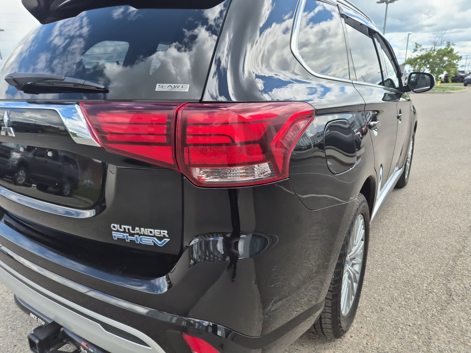 Mitsubishi Outlander PHEV 2019 — photo 13