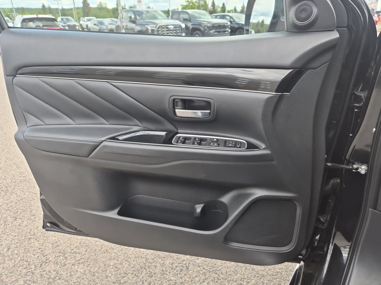 Mitsubishi Outlander PHEV 2019 — photo 18