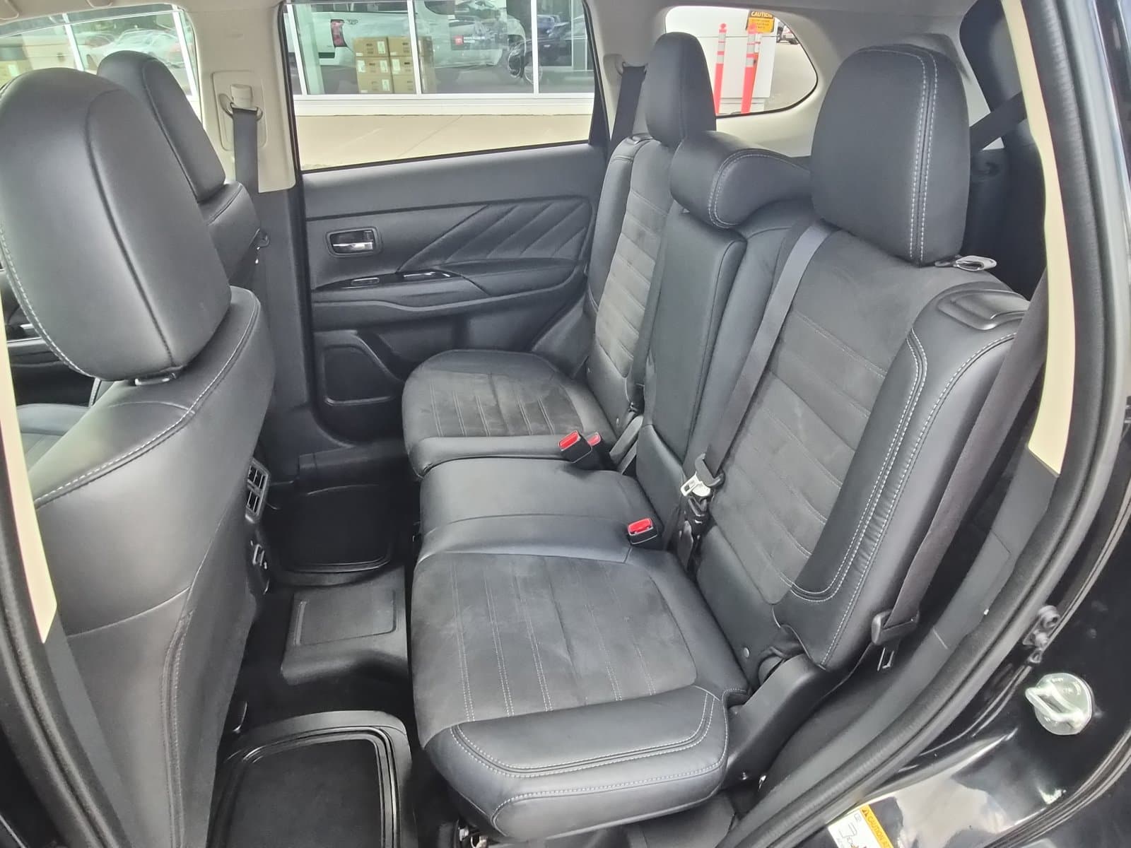 Mitsubishi Outlander PHEV 2019 — photo 23
