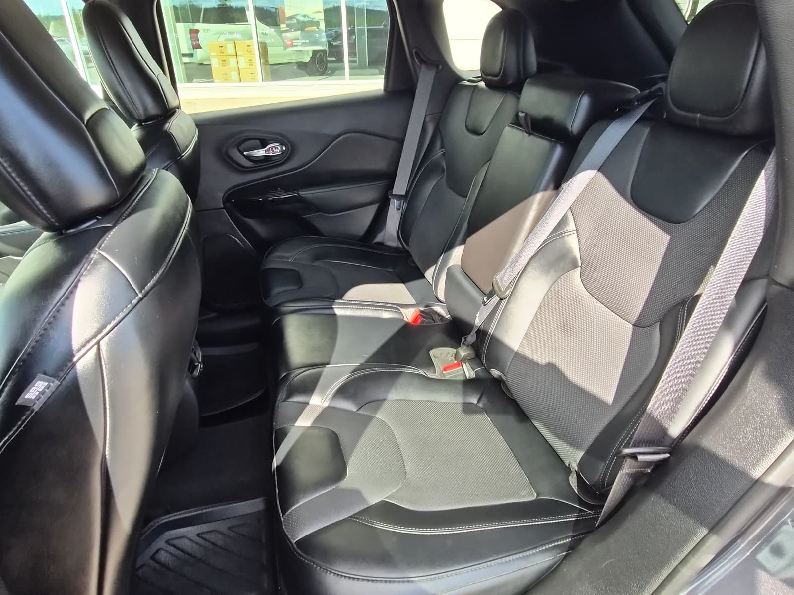 Jeep Cherokee 2022 — photo 24