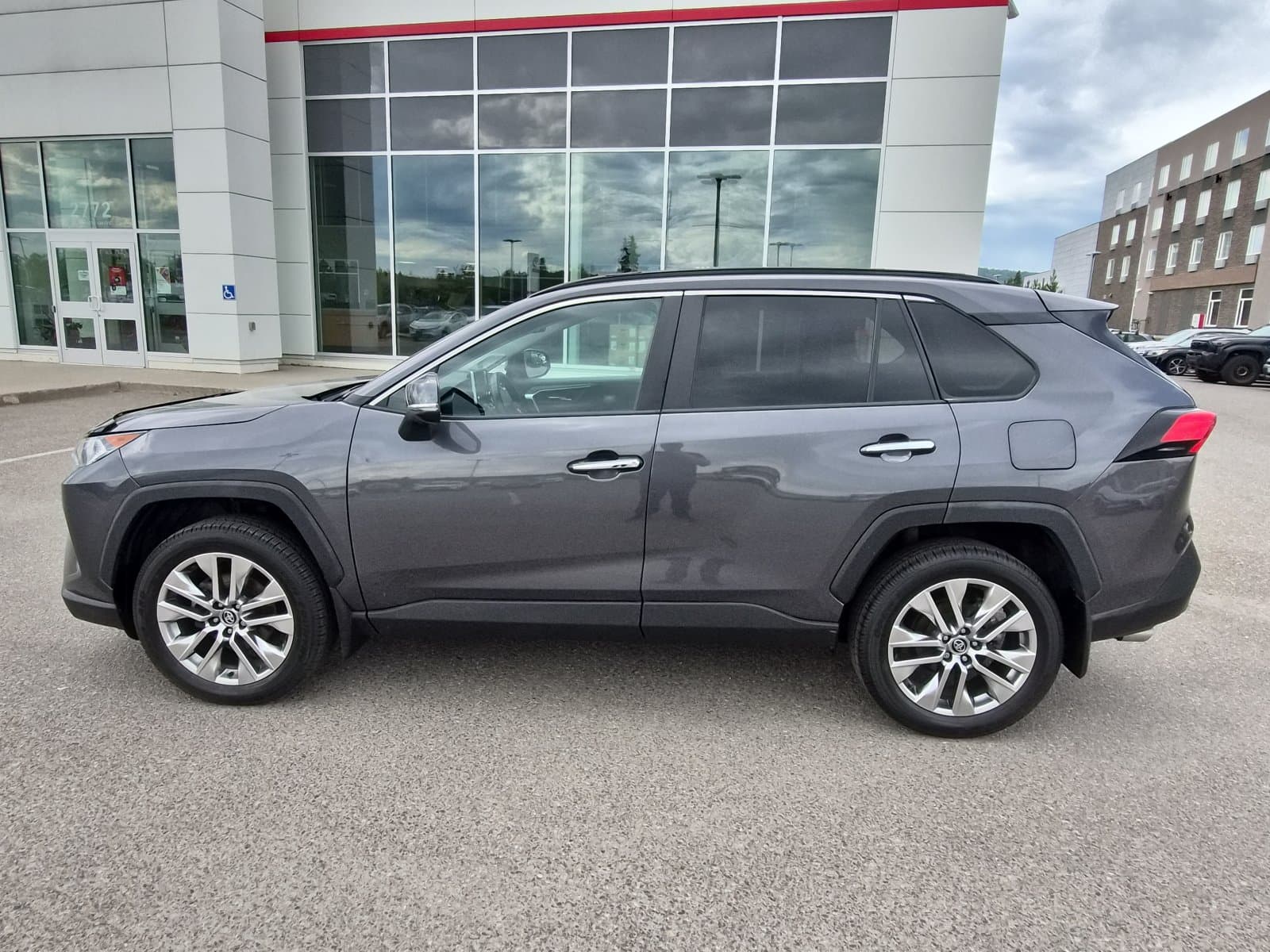 Toyota RAV4 2019 — photo 3