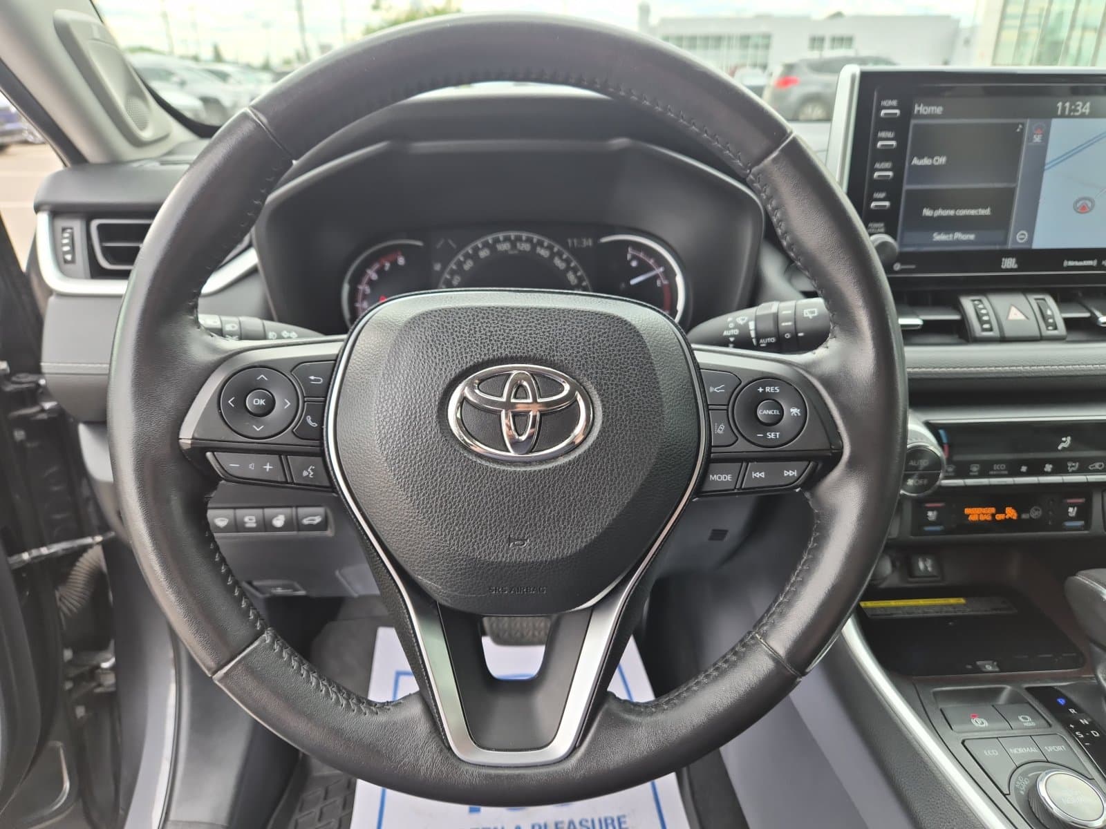 Toyota RAV4 2019 — photo 16