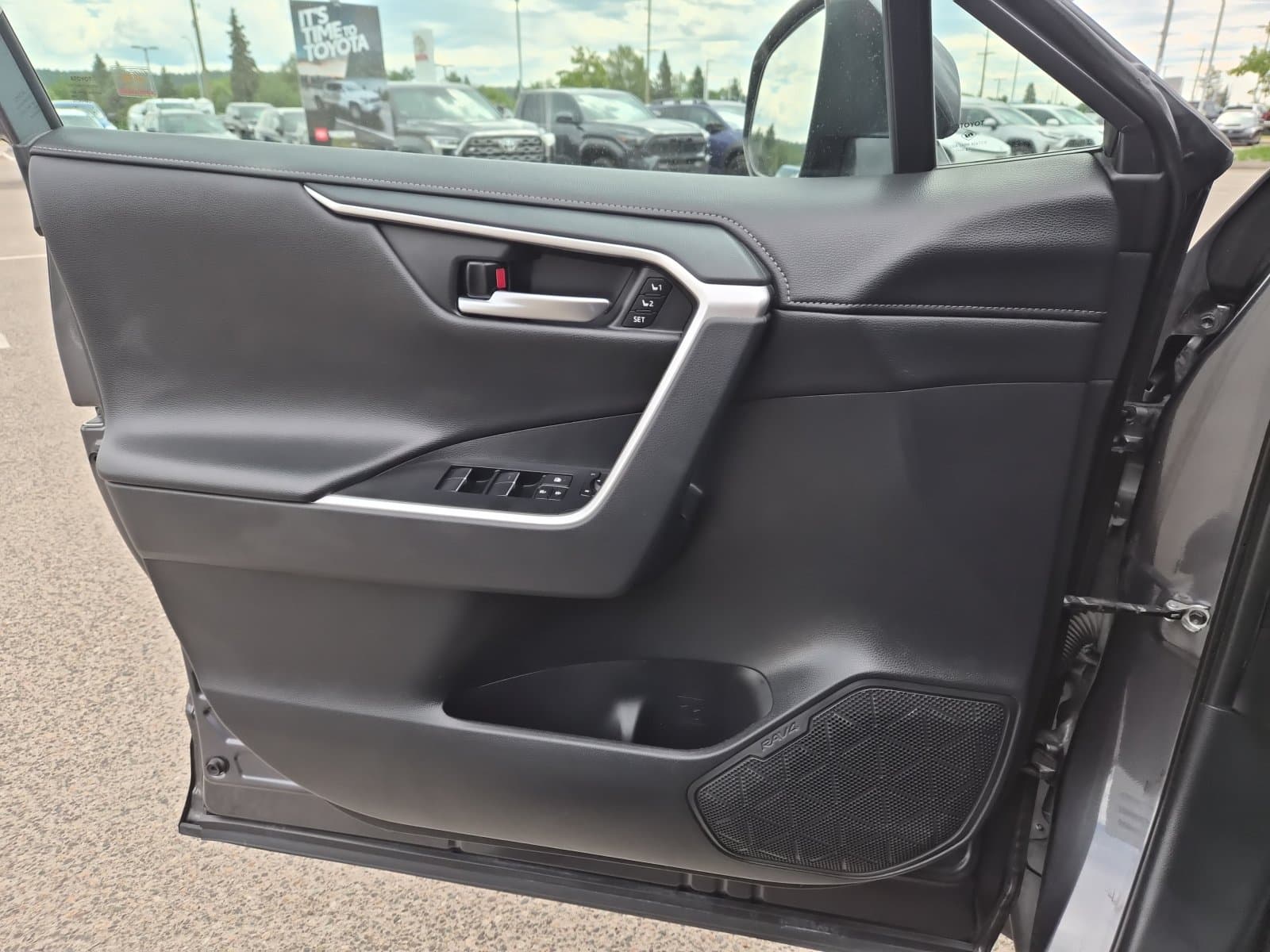 Toyota RAV4 2019 — photo 19