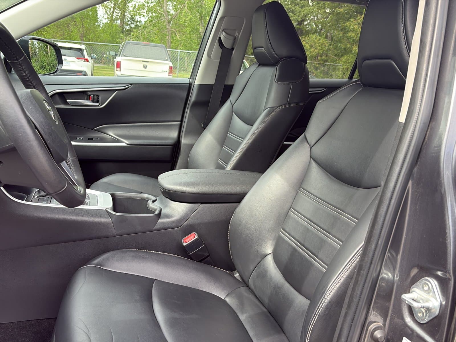 Toyota RAV4 2023 — photo 7