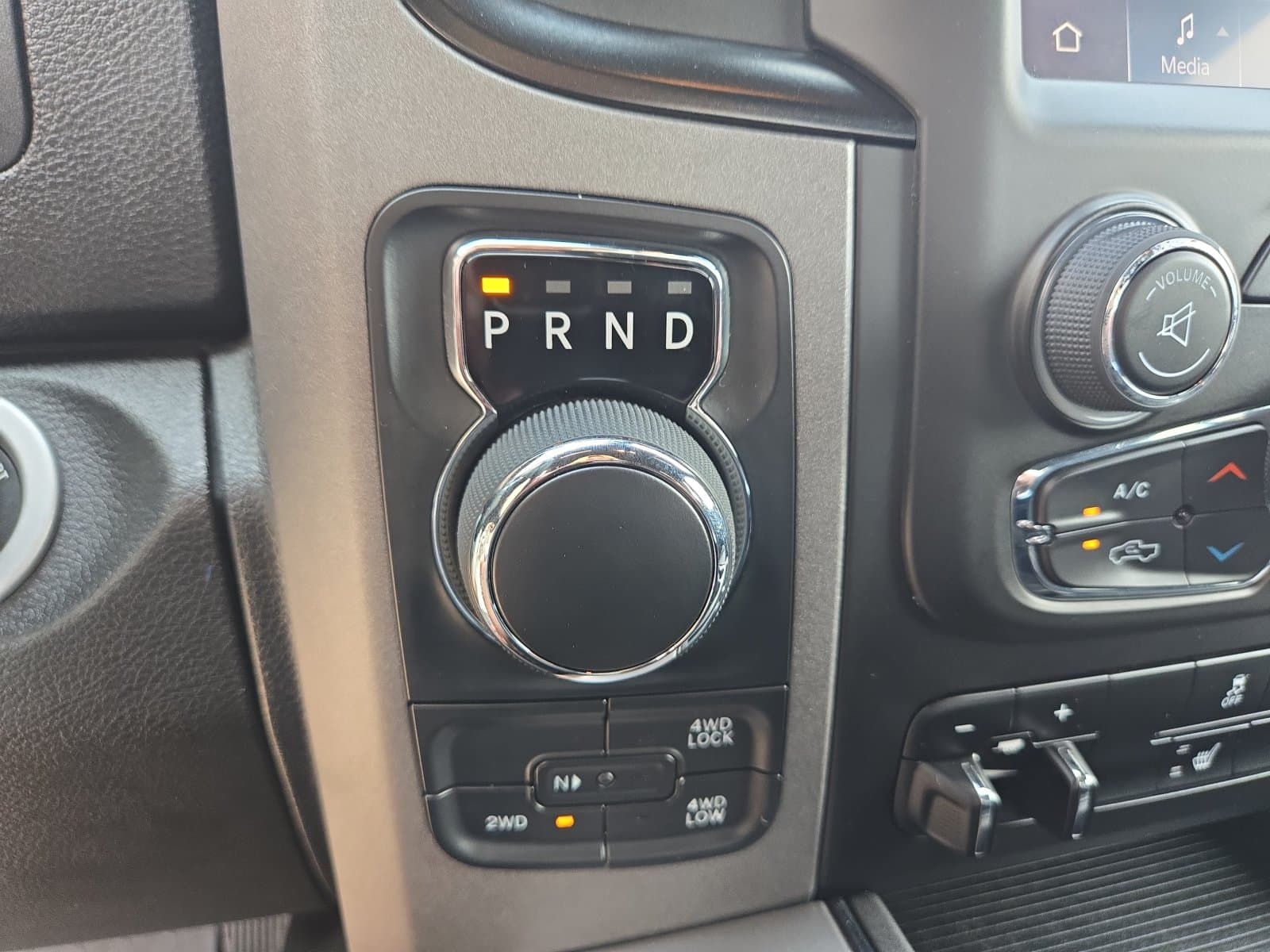 Ram 1500 Classic 2023 — photo 19
