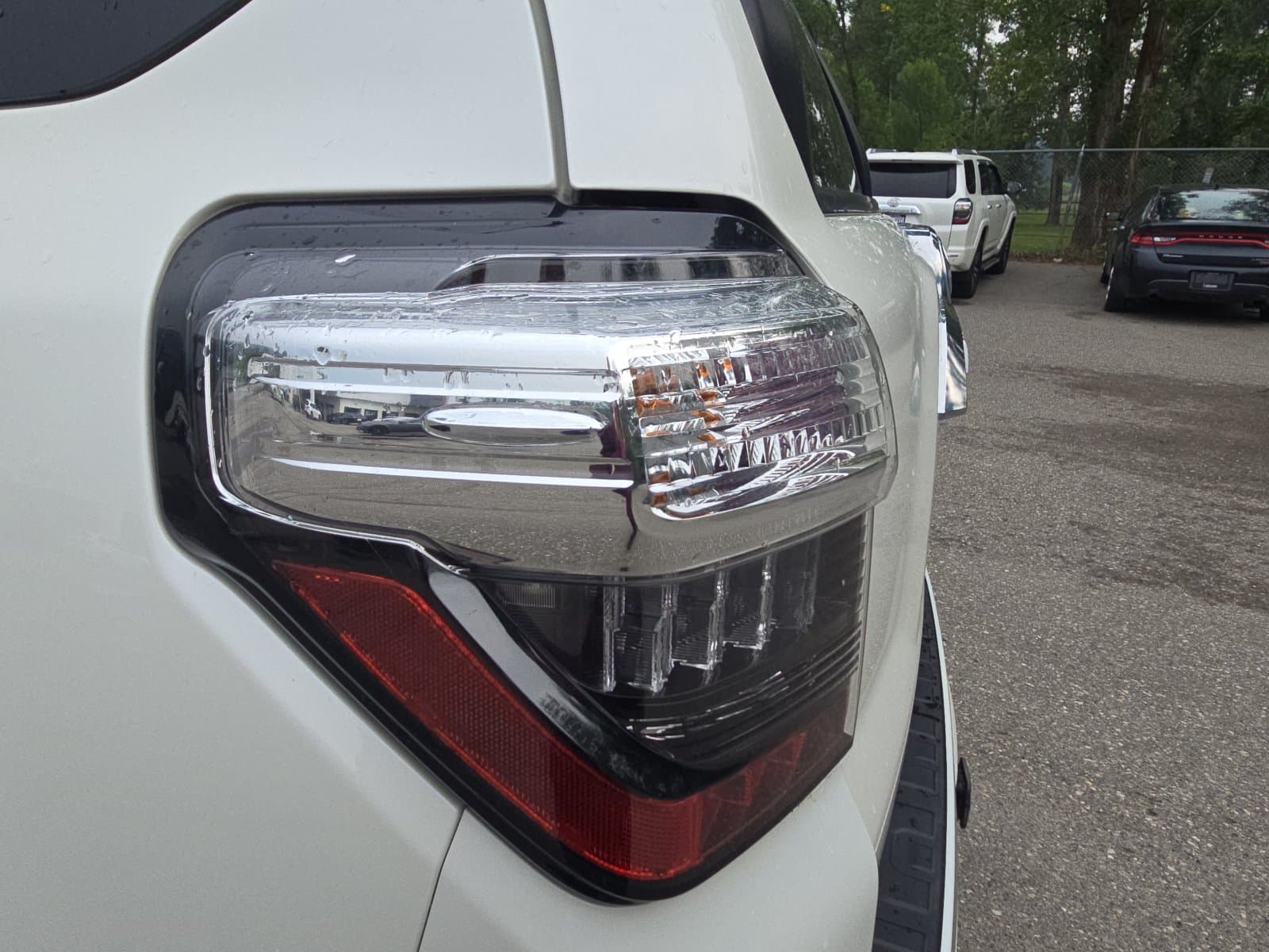 Toyota 4Runner 2023 — photo 17