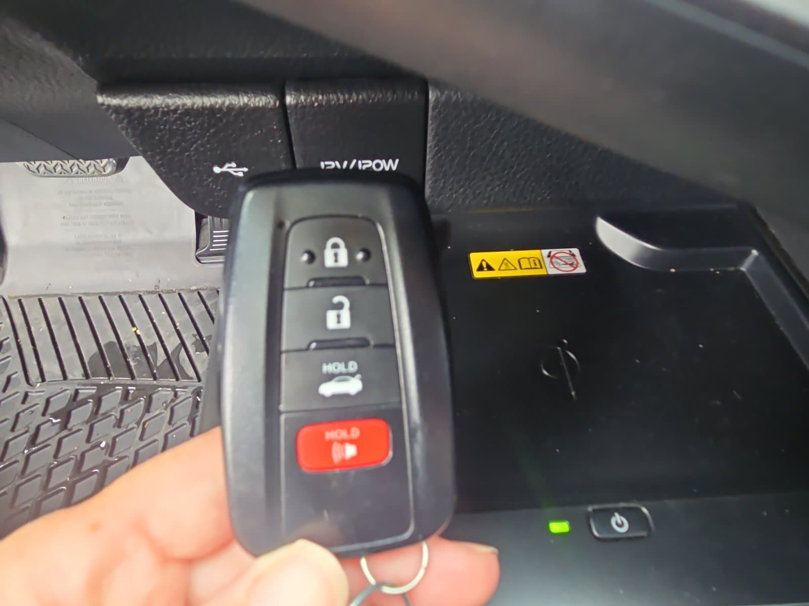 Toyota Camry Hybrid 2023 — photo 26